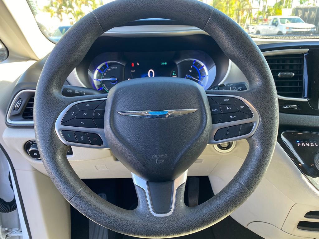 Used 2018 Chrysler Pacifica Touring Plus FWD image 14
