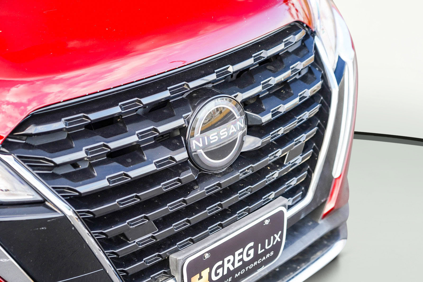 Used 2023 Nissan Kicks SV image 3