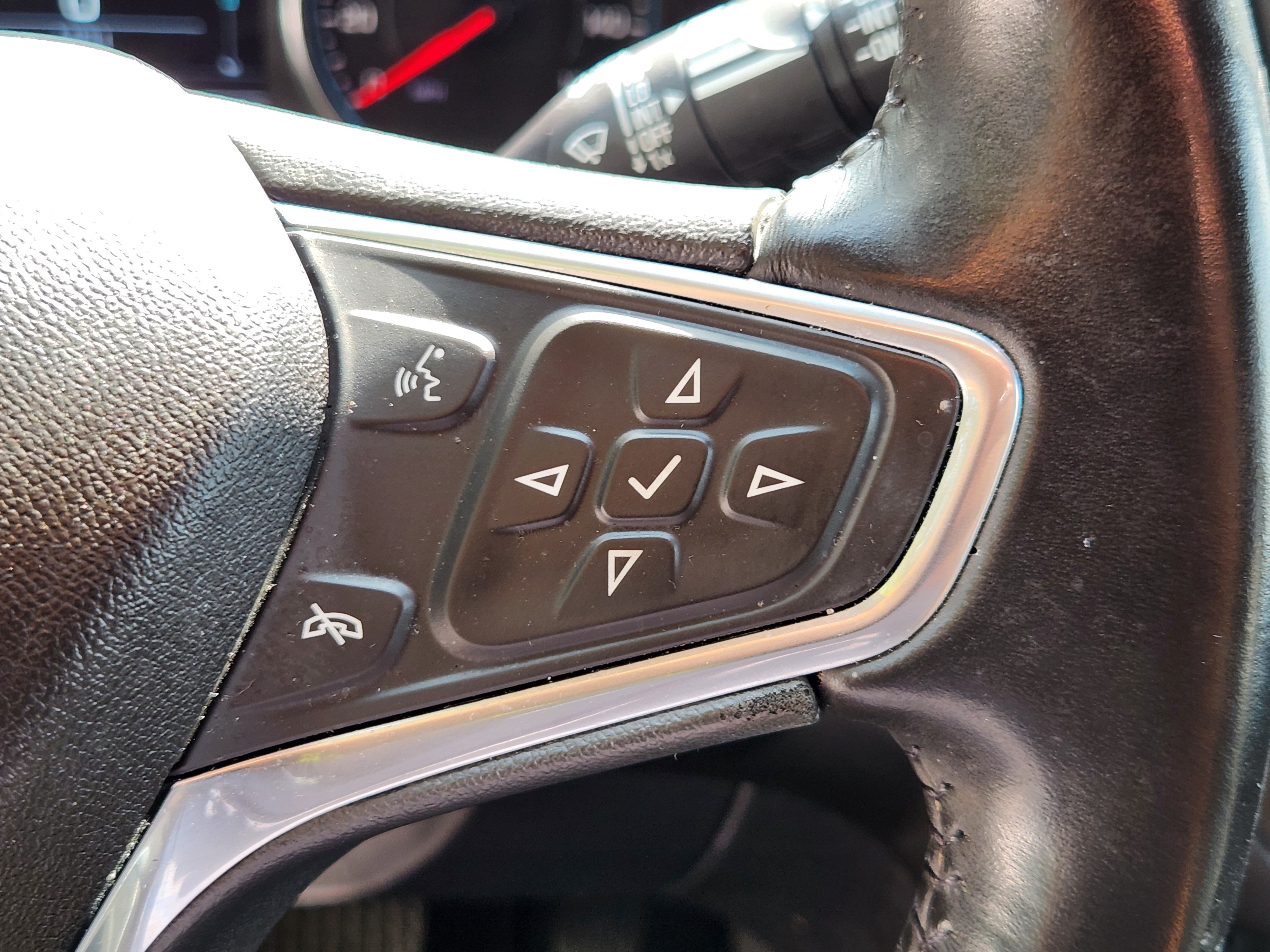 Used 2018 Chevrolet Equinox Premier FWD image 22