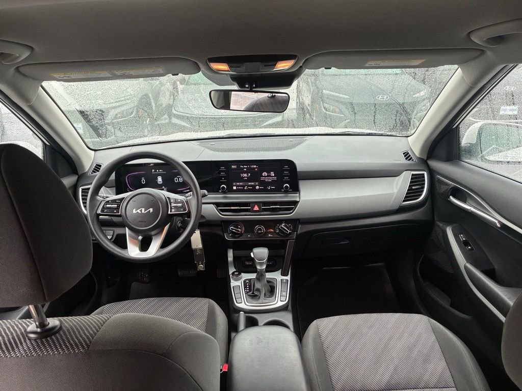 Used 2024 Kia Seltos LX image 16