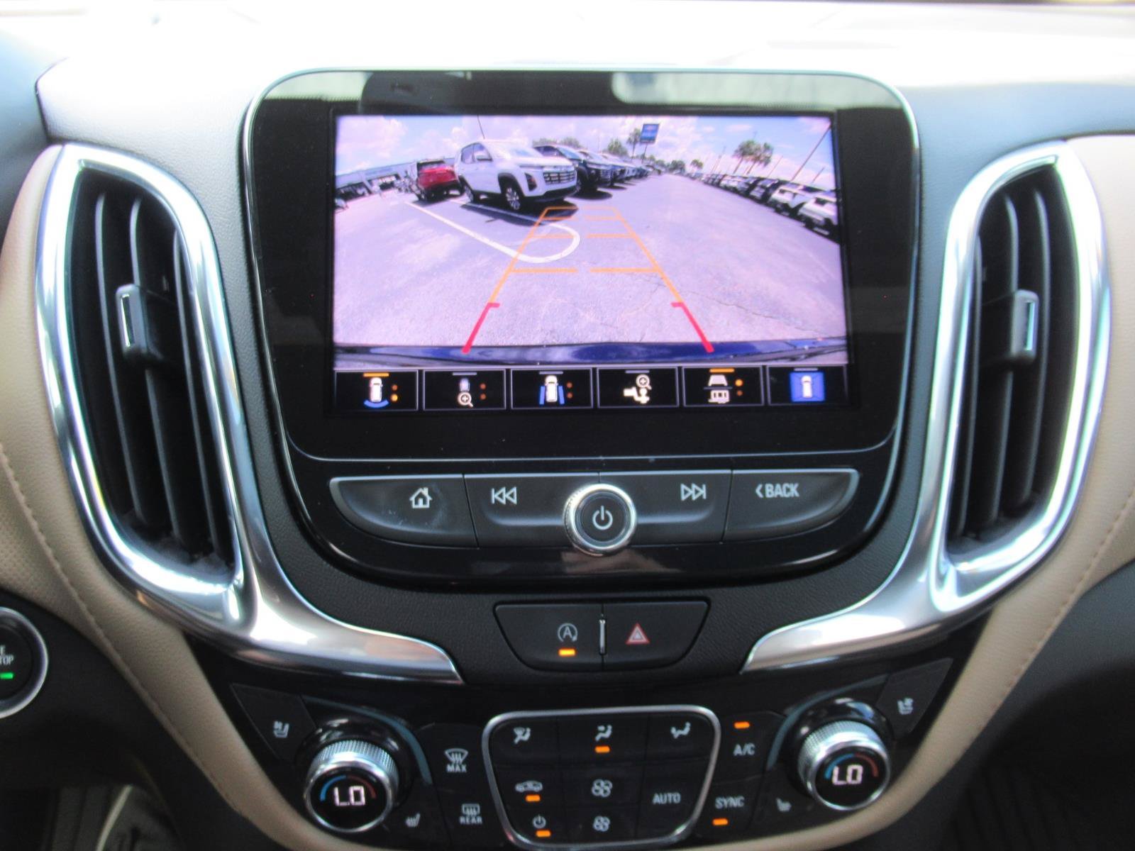 Used 2022 Chevrolet Equinox Premier AWD/4WD image 32