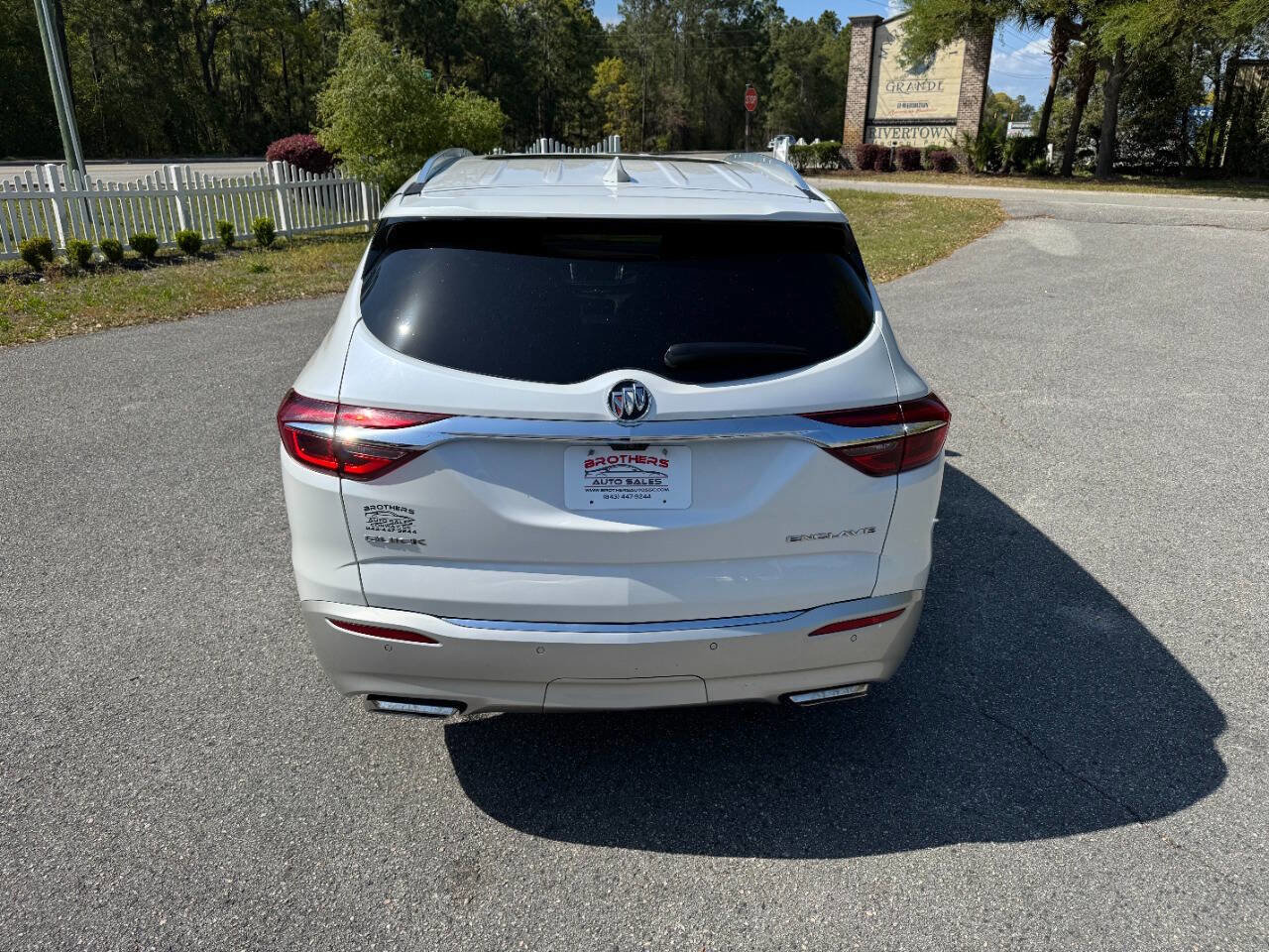 Used 2018 Buick Enclave Avenir w/ Avenir Technology Package image 5