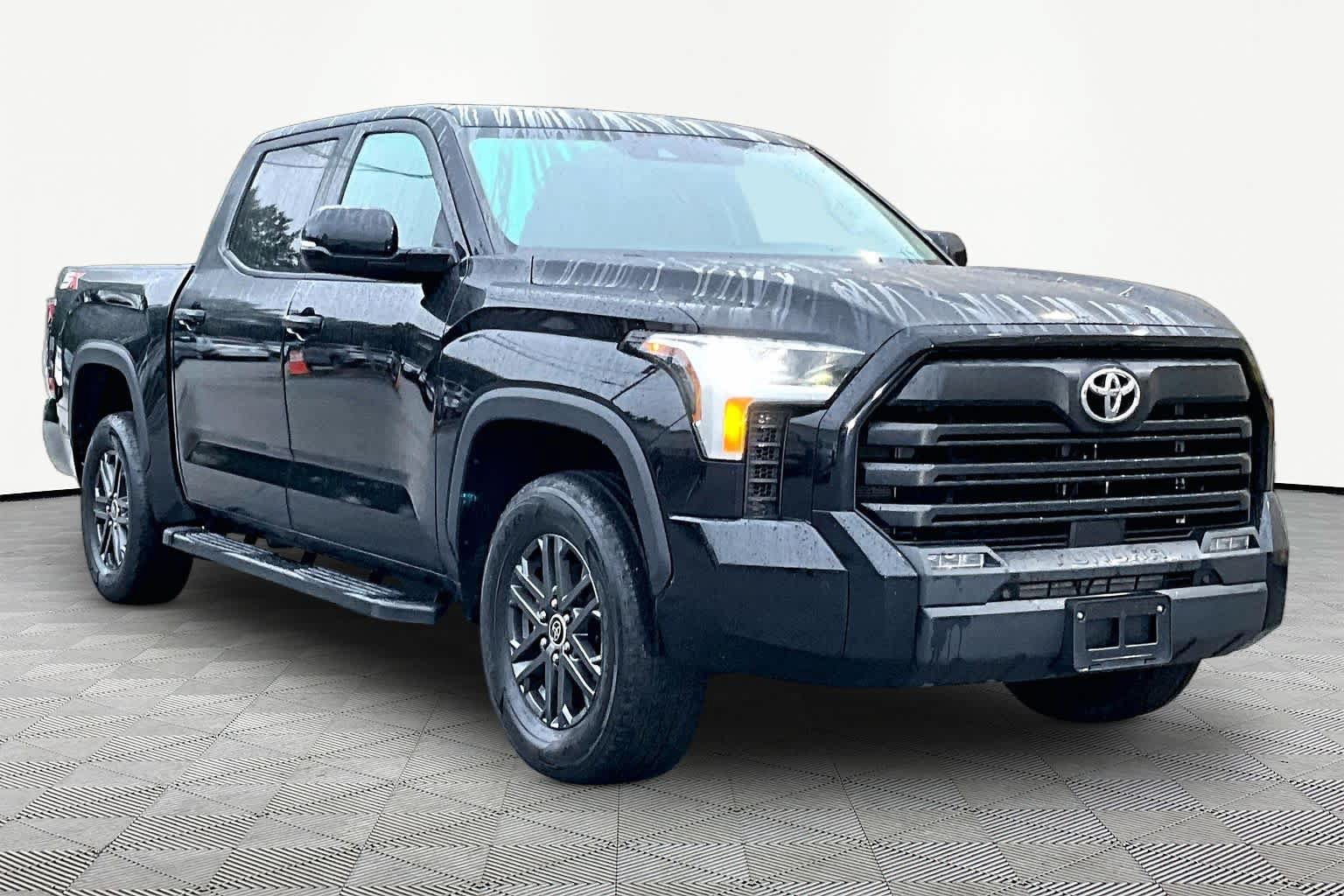 Used 2023 Toyota Tundra SR5 w/ SR5 Convenience Package AWD/4WD image 3
