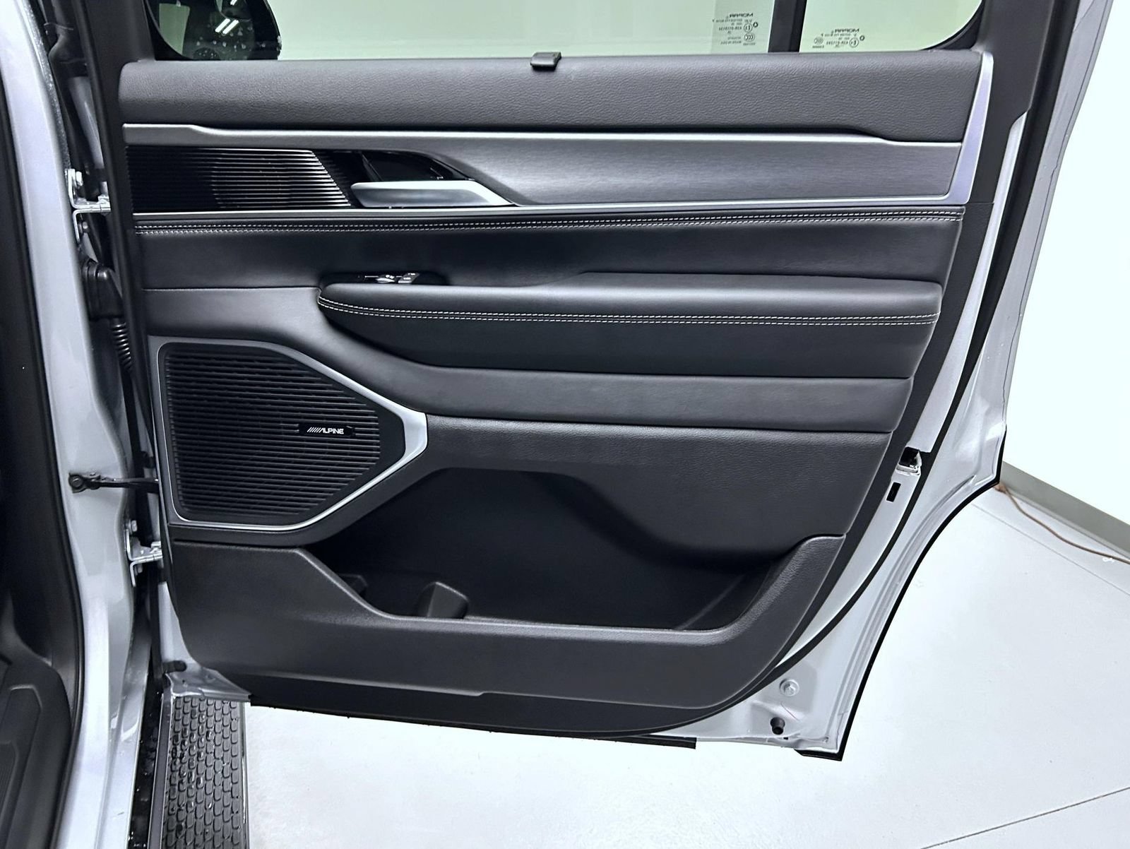 New 2026 Jeep Grand Wagoneer Limited AWD/4WD image 17
