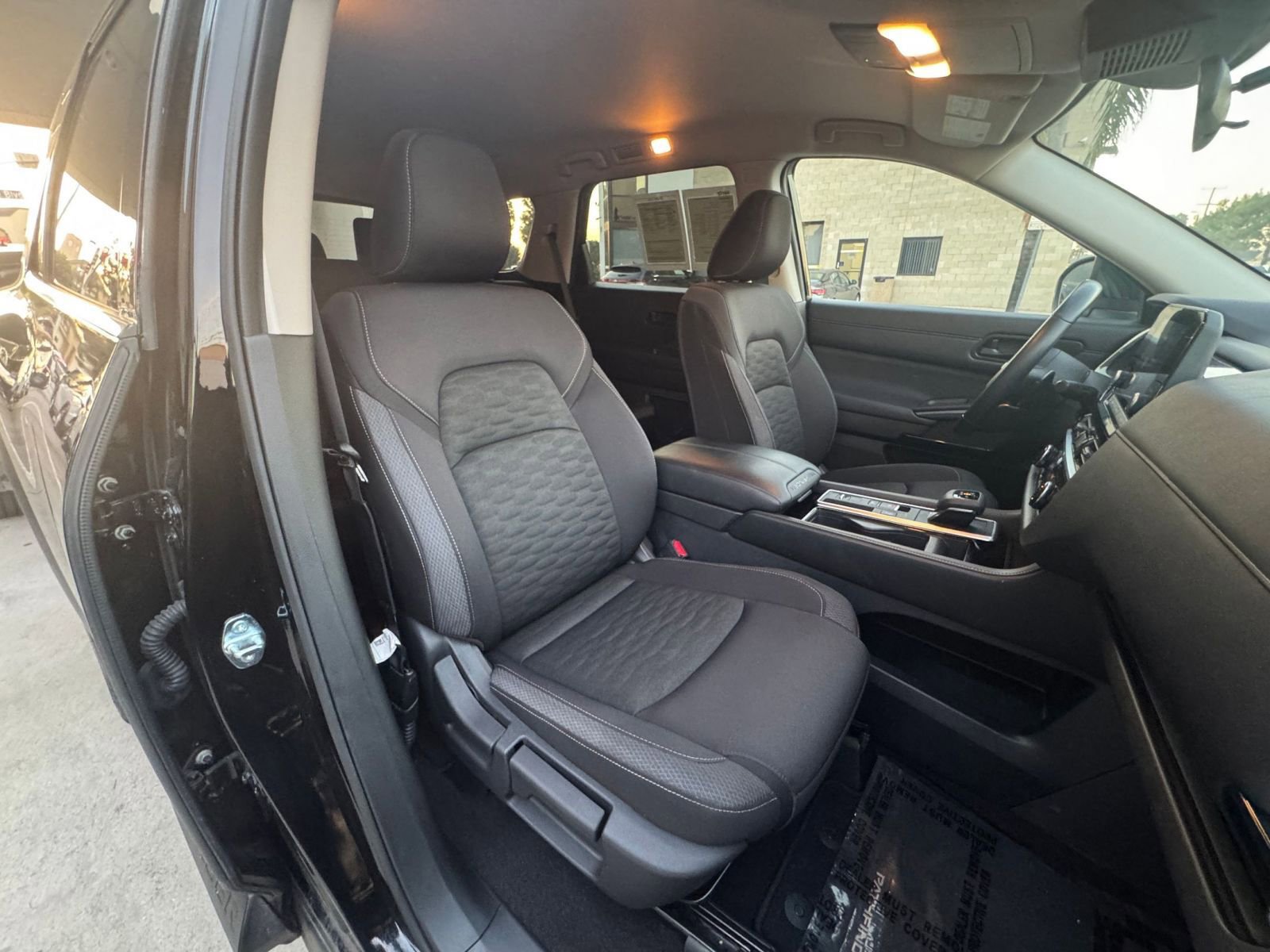 Used 2025 Nissan Pathfinder SV image 38