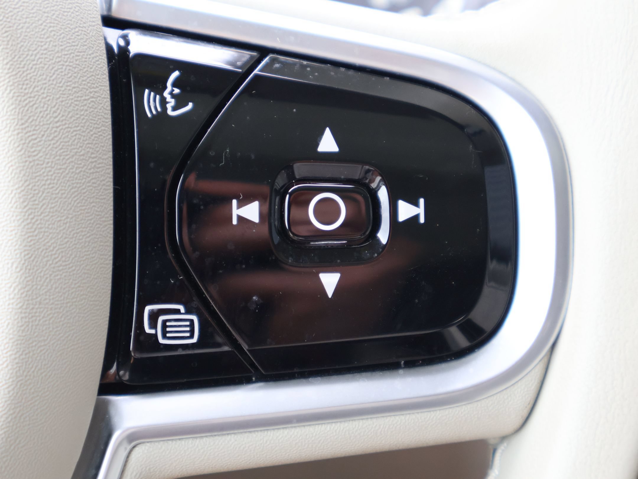 Used 2019 Volvo XC90 T6 Momentum w/ Advanced Package AWD/4WD image 14