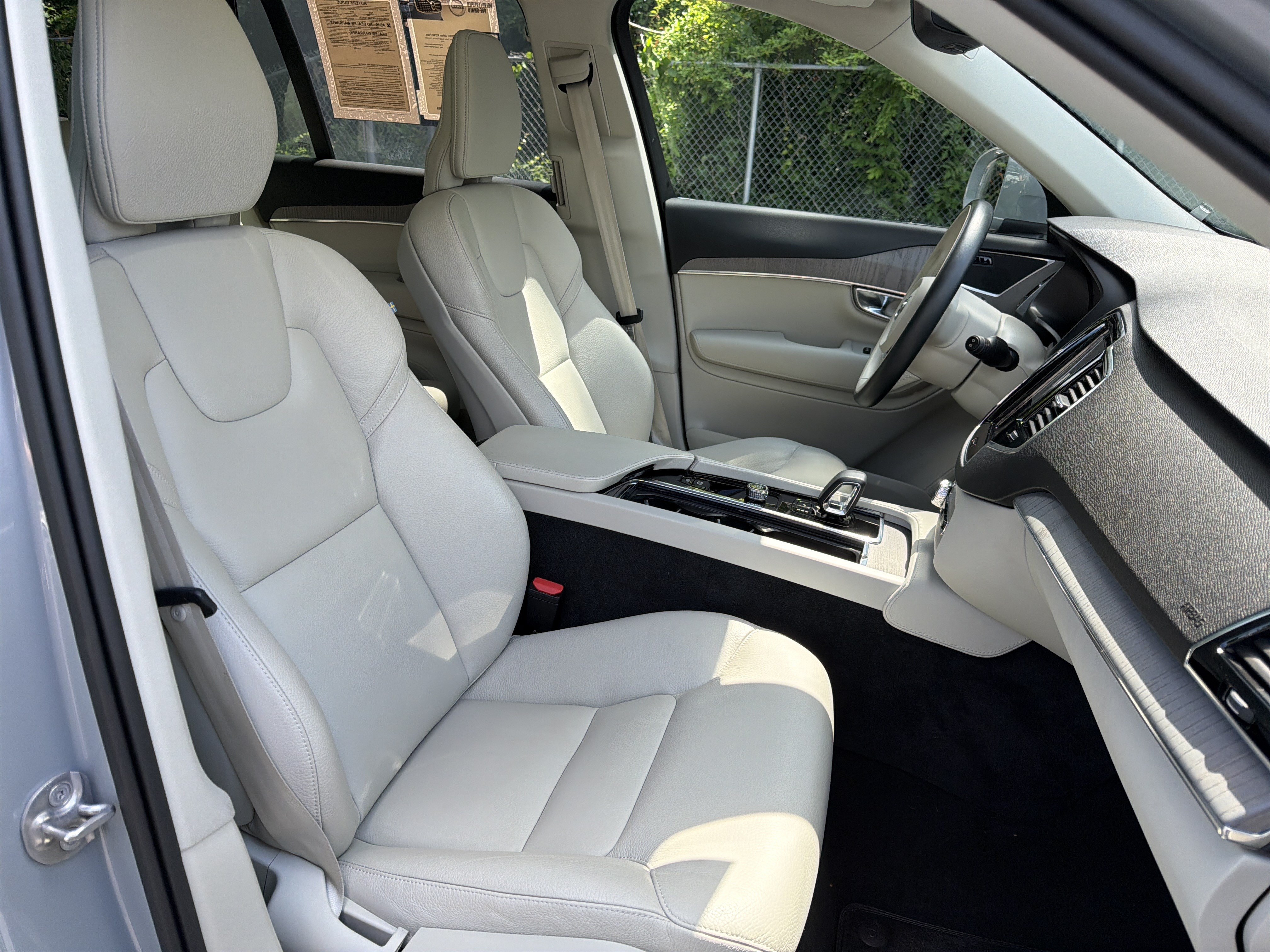Certified 2025 Volvo XC90 B5 Plus w/ Protection Package Premier AWD/4WD image 35