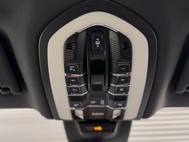 Certified 2023 Porsche Macan GTS AWD/4WD image 27
