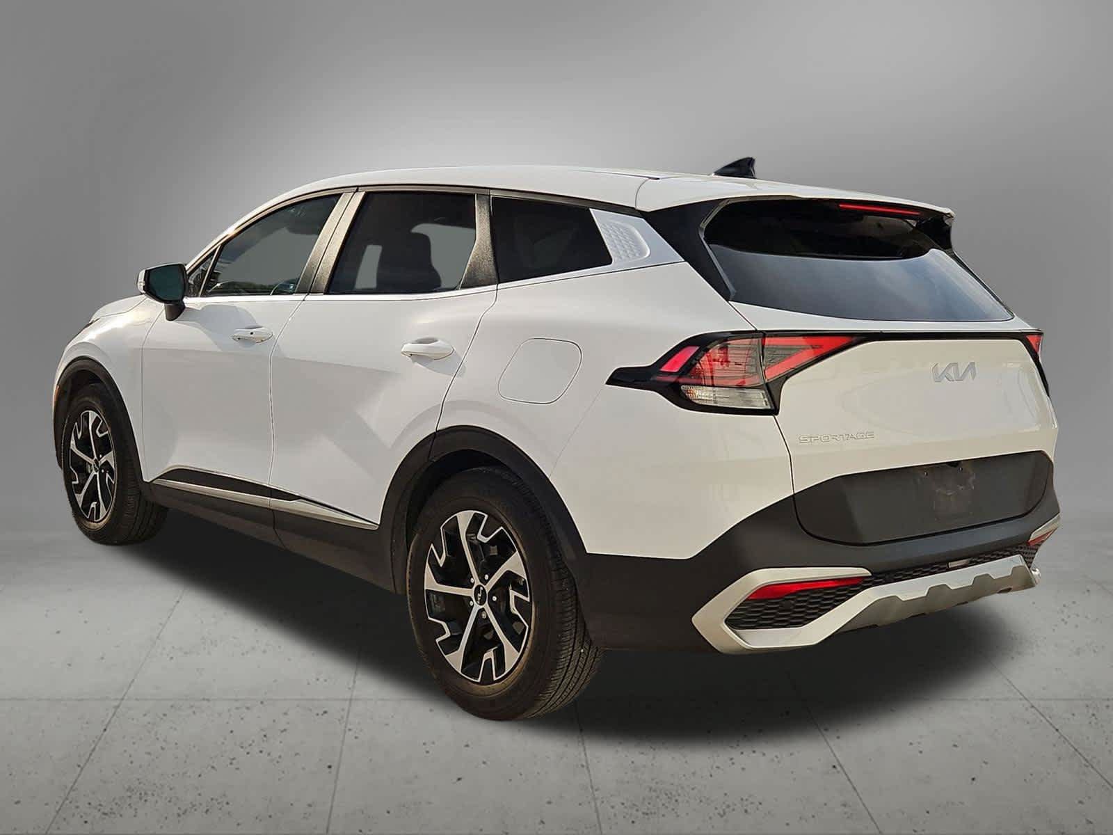 Used 2025 Kia Sportage EX FWD image 4