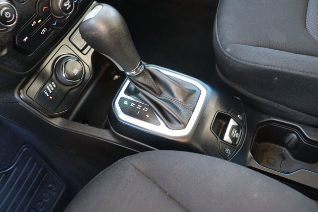 Used 2023 Jeep Renegade Latitude image 17