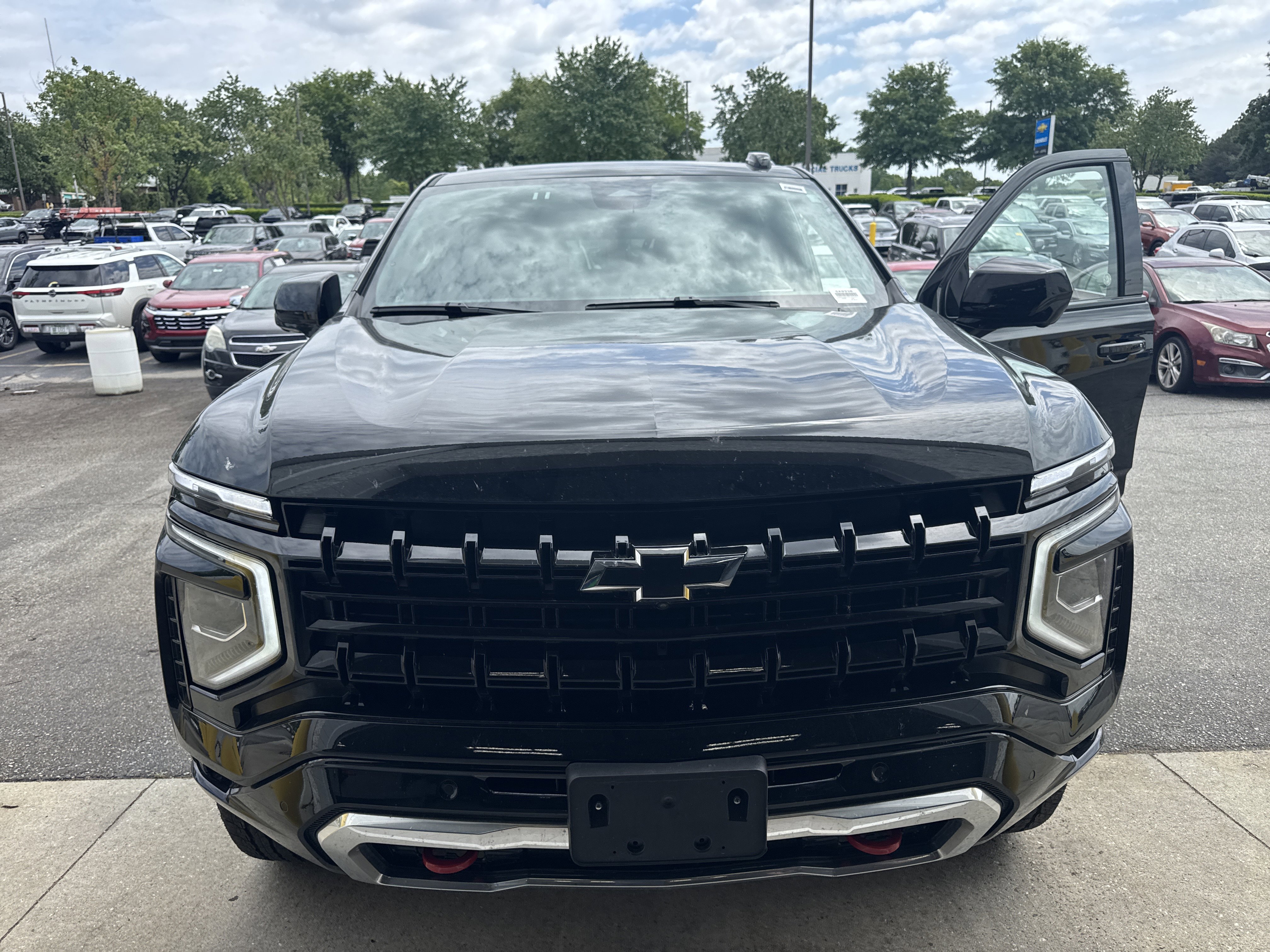 Used 2025 Chevrolet Suburban Z71 AWD/4WD image 3