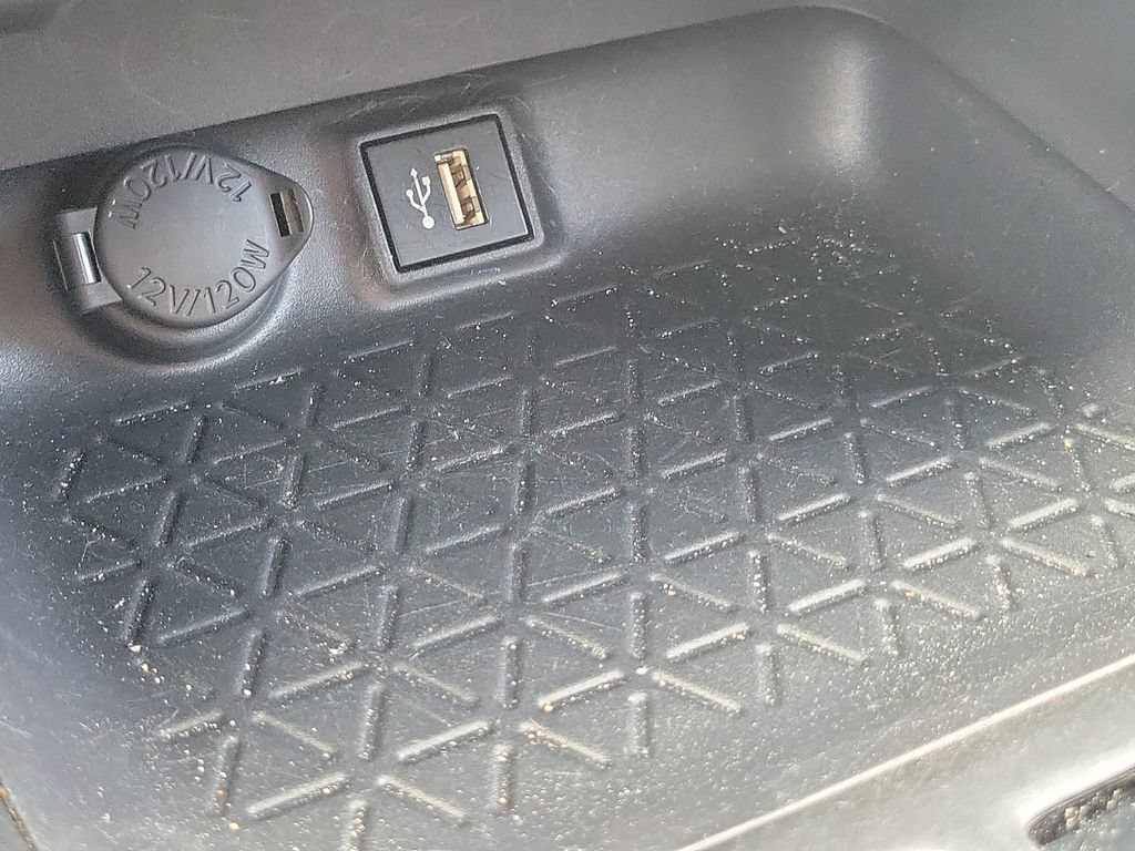 Used 2025 Toyota RAV4 XLE FWD image 32