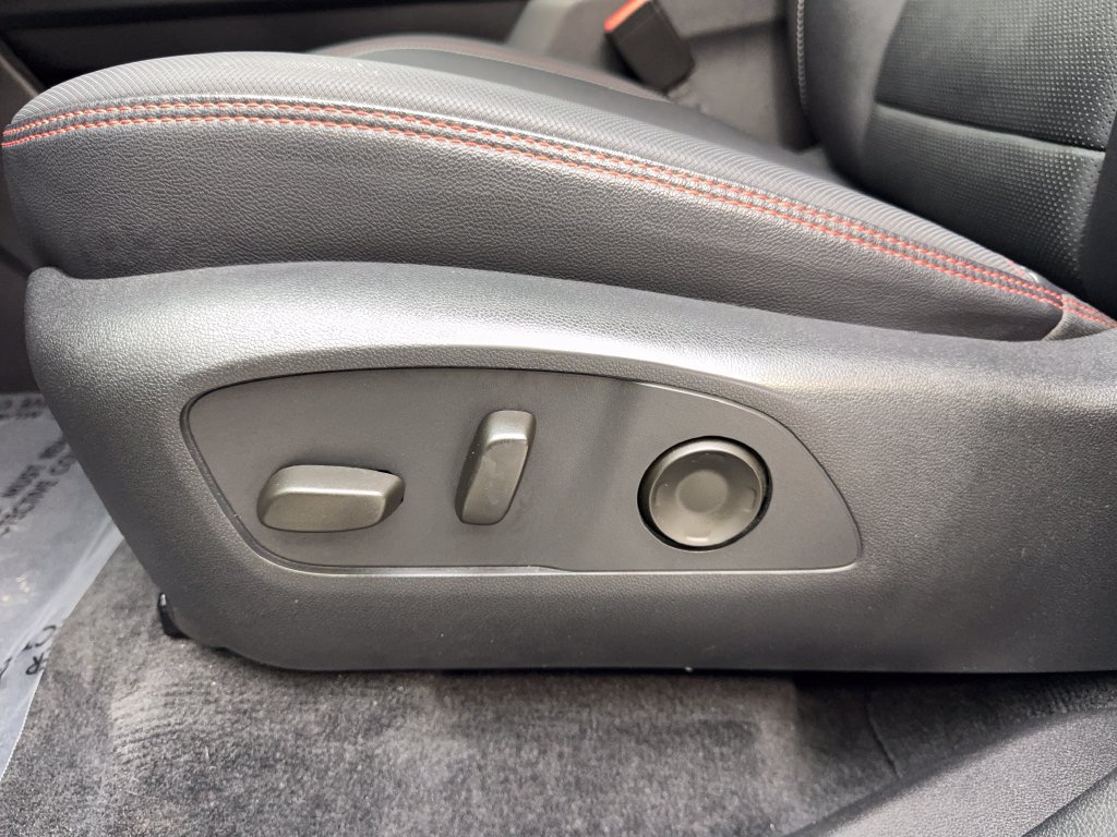Used 2024 Chevrolet Traverse RS FWD image 31