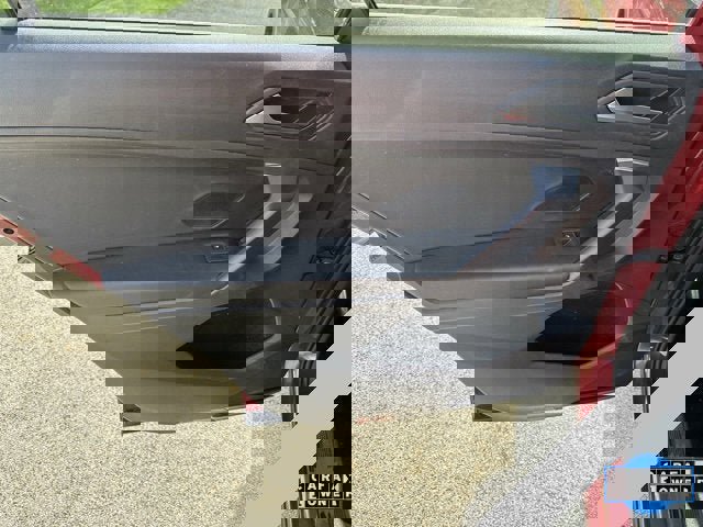 Used 2021 Volkswagen Tiguan SE w/ Panoramic Sunroof Package image 9