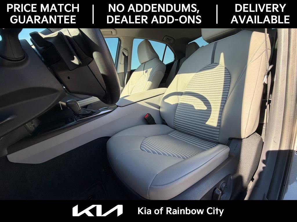 Used 2024 Toyota Camry SE image 12