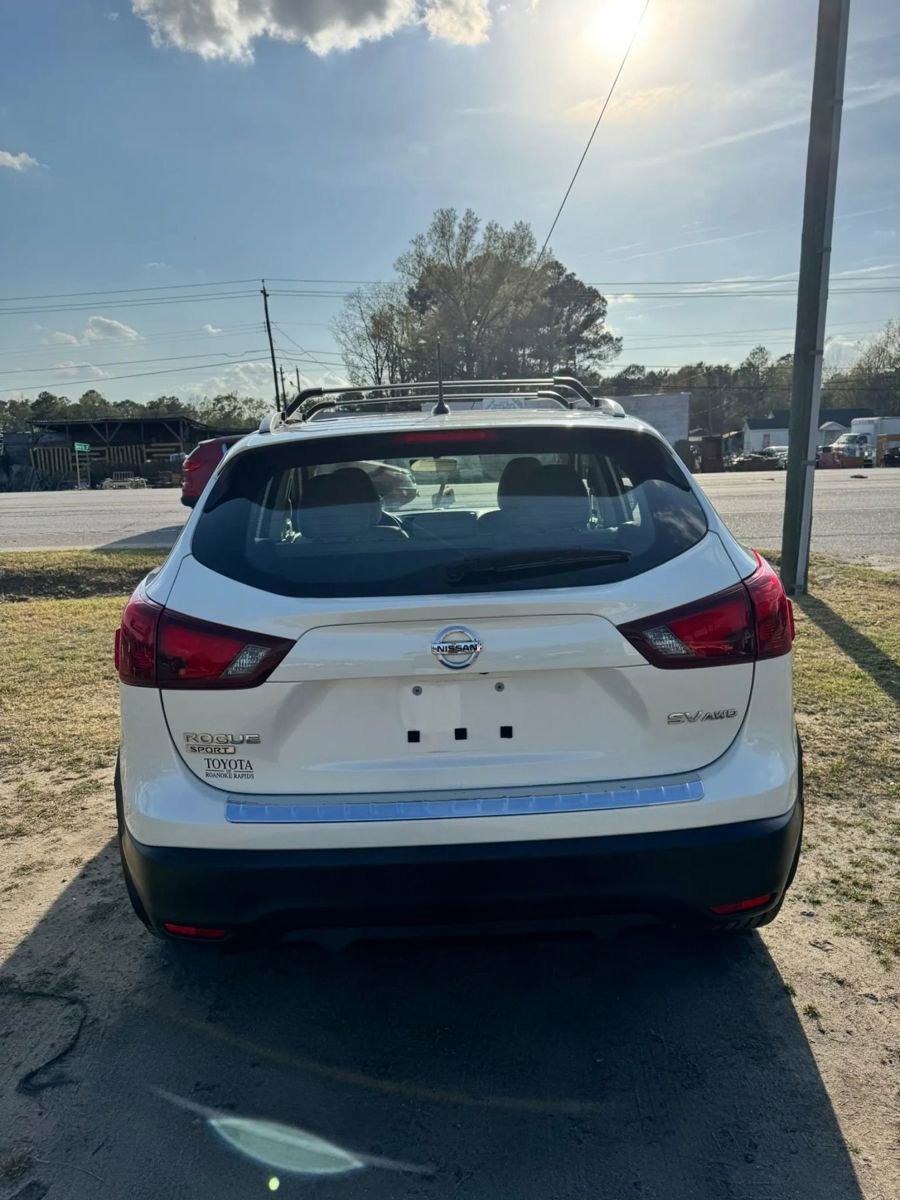 Used 2018 Nissan Rogue Sport SV w/ SV Technology Package AWD/4WD image 8