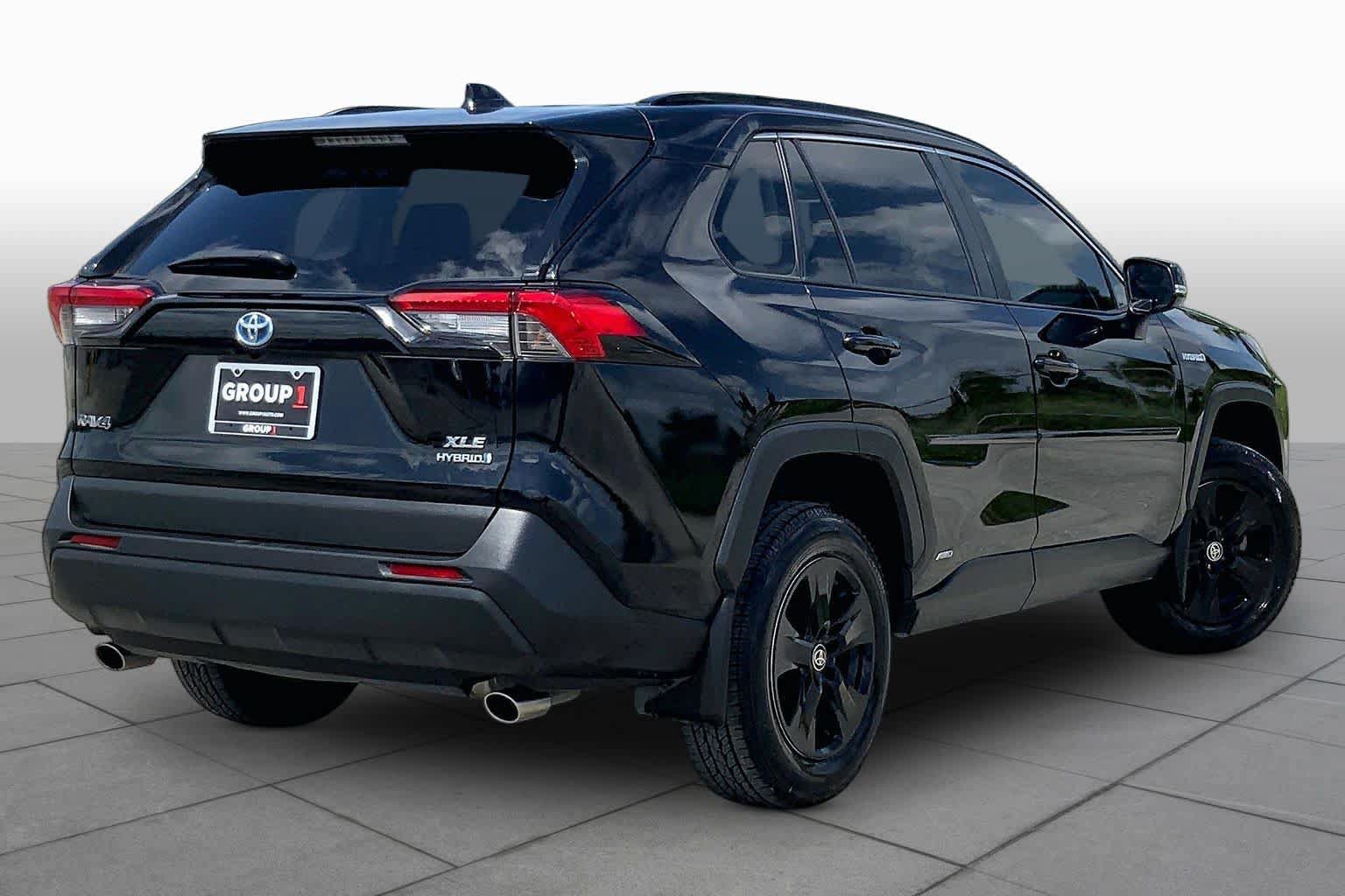 Used 2021 Toyota RAV4 XLE w/ XLE Grade Weather Package AWD/4WD image 13
