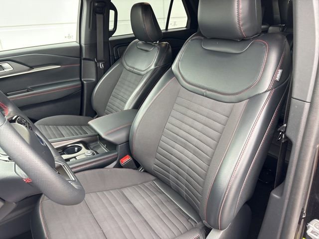 Used 2025 Ford Explorer ST-Line image 26