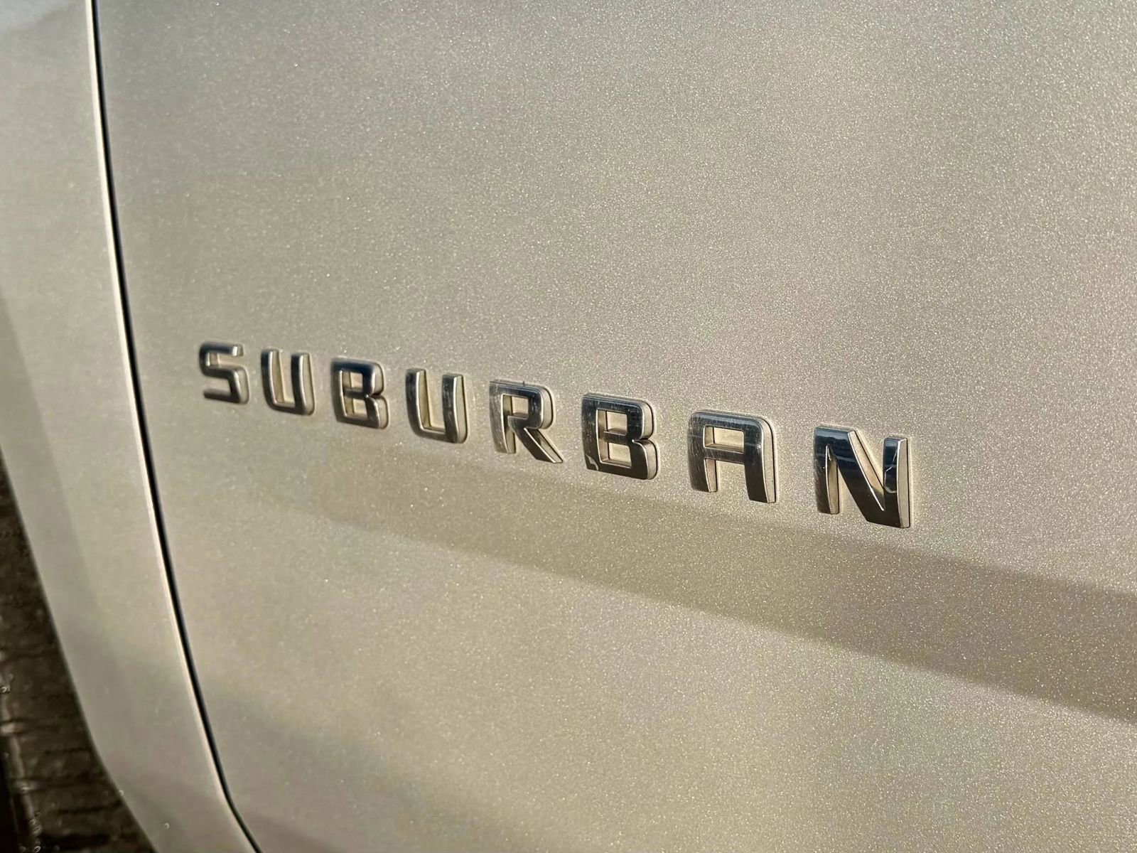 Used 2018 Chevrolet Suburban LT image 9