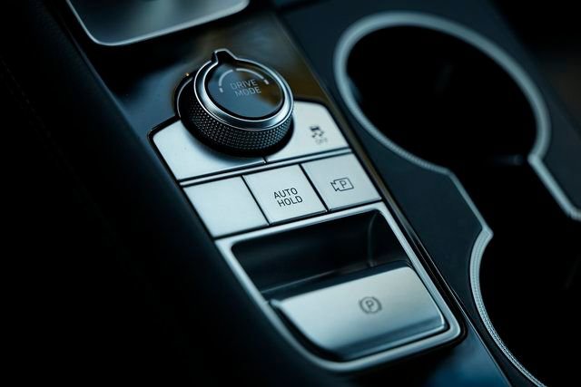 Used 2023 Genesis G70 2.0T image 40