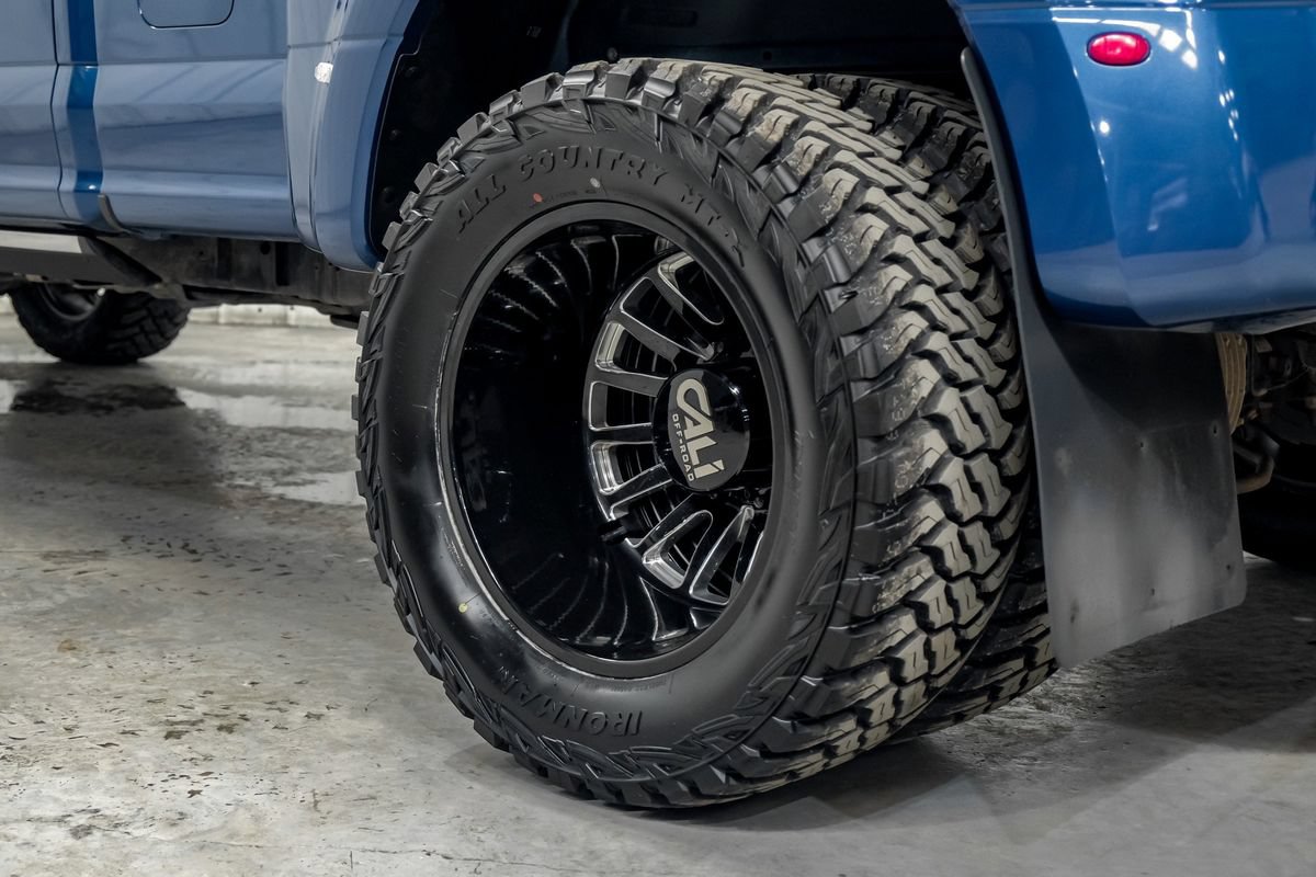 Used 2022 Ford F350 Platinum w/ FX4 Off-Road Package AWD/4WD image 66