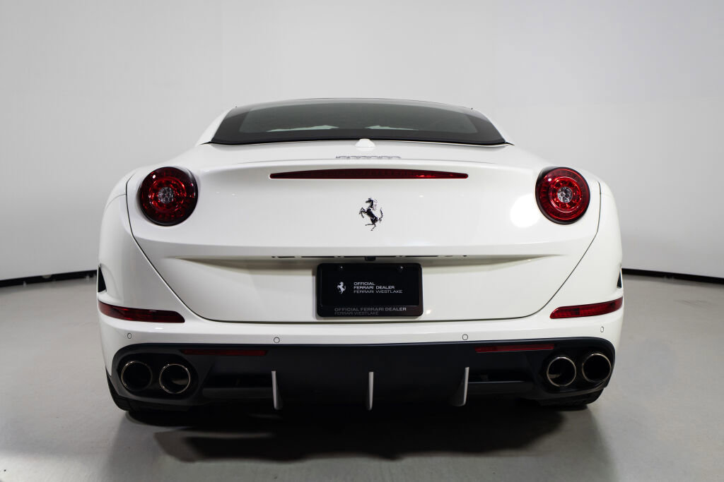 Used 2017 Ferrari California T RWD image 9
