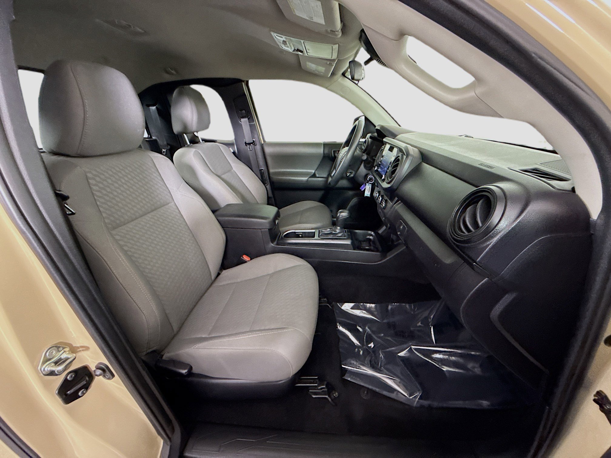 Used 2020 Toyota Tacoma SR w/ SX Package image 28