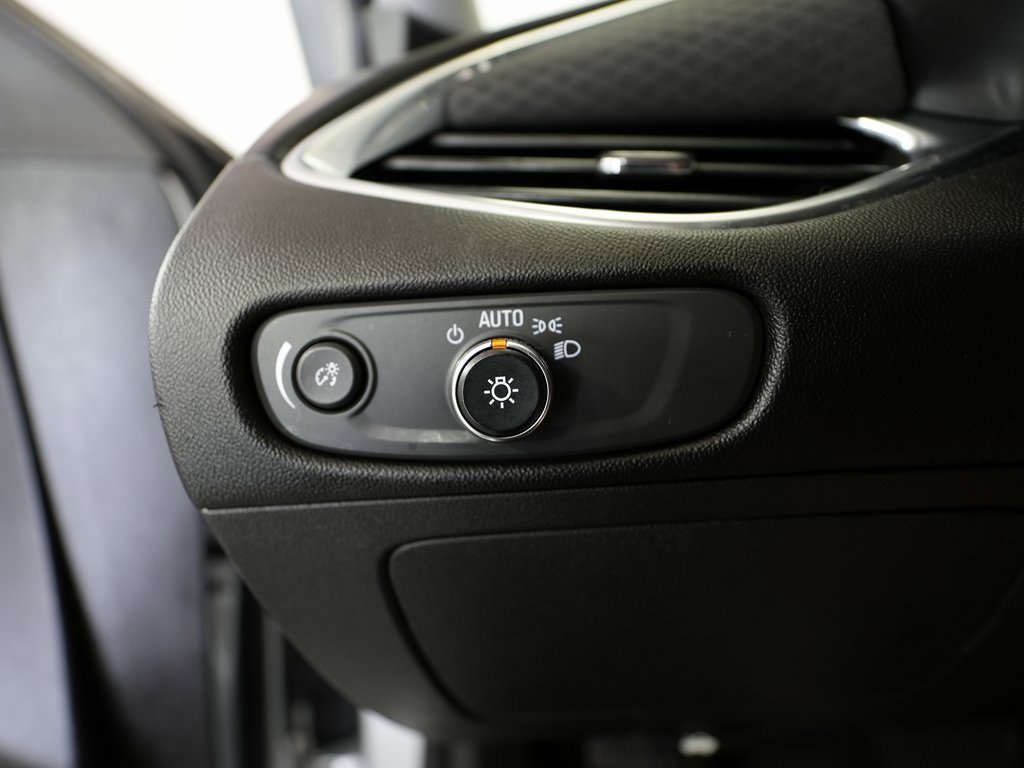 Used 2018 Chevrolet Malibu LT image 32