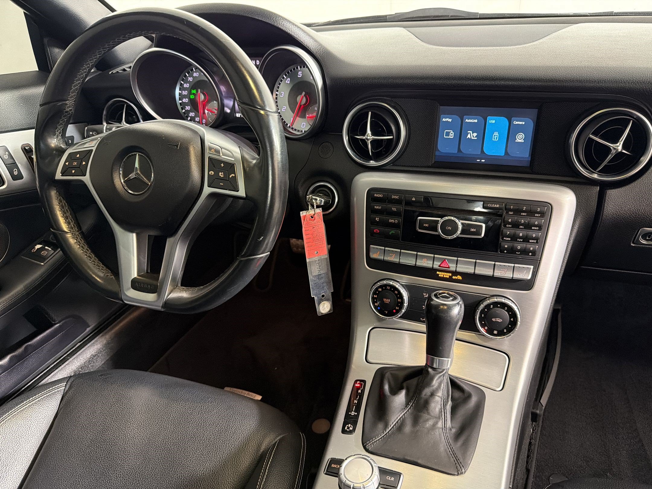 Used 2014 Mercedes-Benz SLK 250 image 25