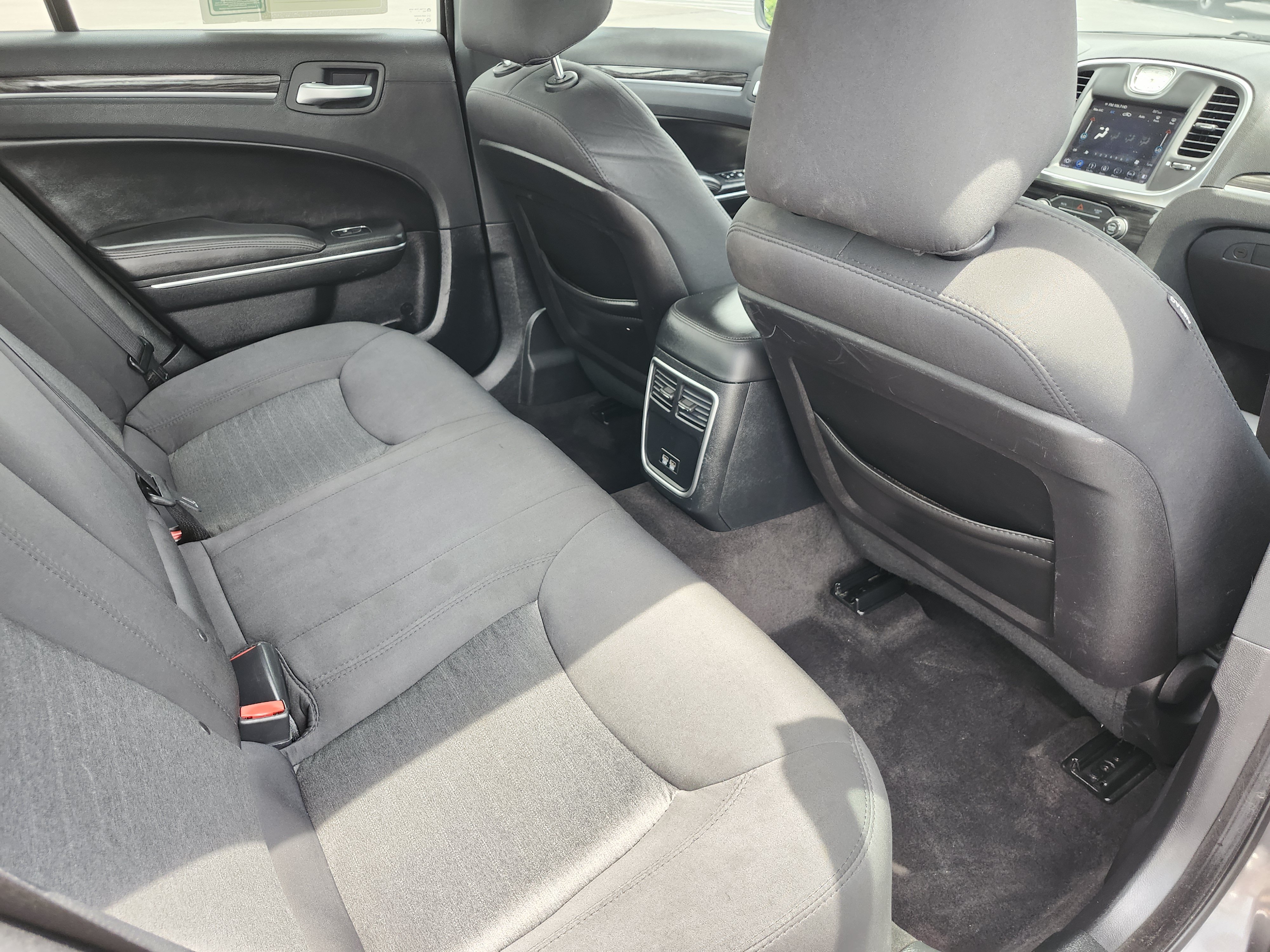 Used 2018 Chrysler 300 Touring w/ Driver Convenience Group RWD image 19