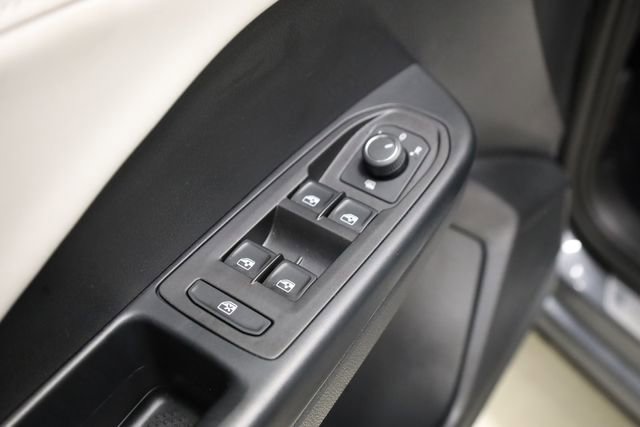 Used 2025 Volkswagen Taos SE w/ Black Wheel Package image 15