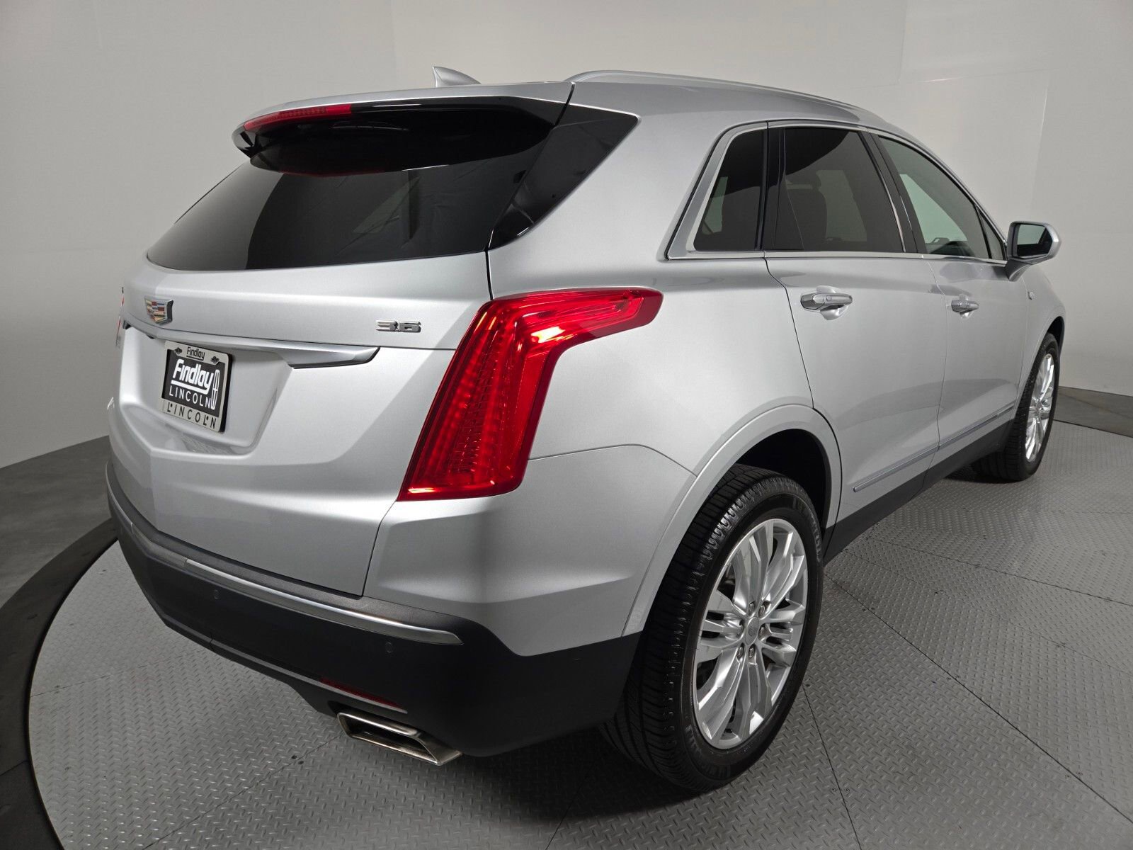 Used 2019 Cadillac XT5 Premium Luxury FWD image 4