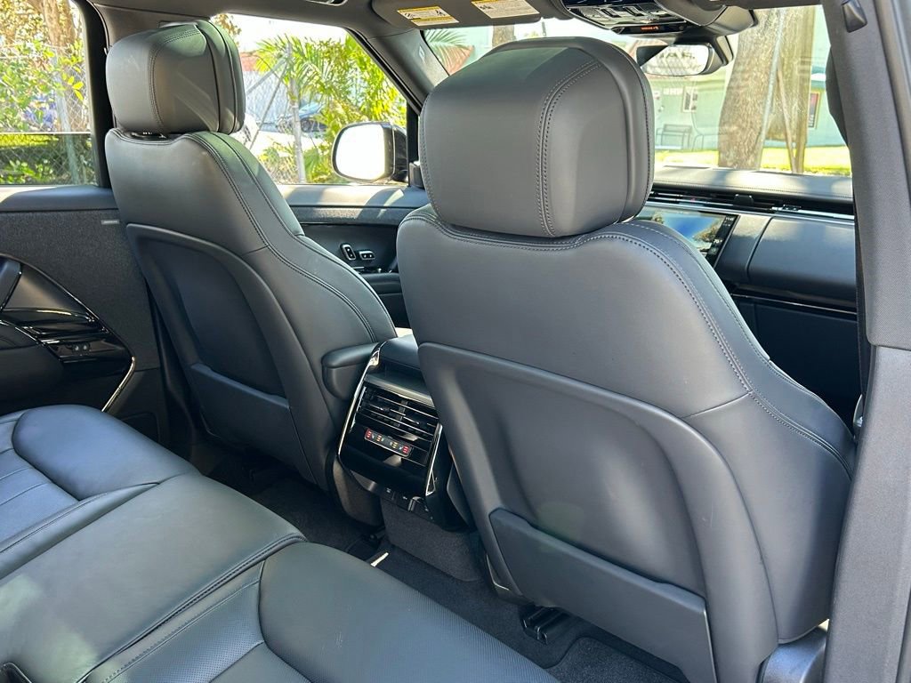 Used 2025 Land Rover Range Rover Sport SE image 41