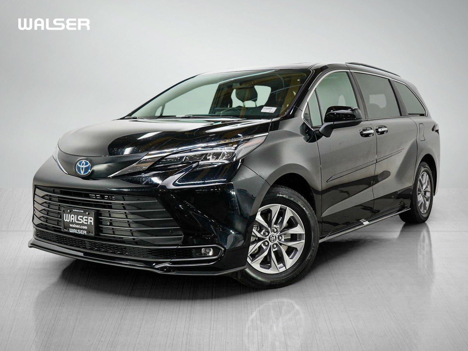 Used 2025 Toyota Sienna XLE w/ XLE Plus Package AWD/4WD image 1