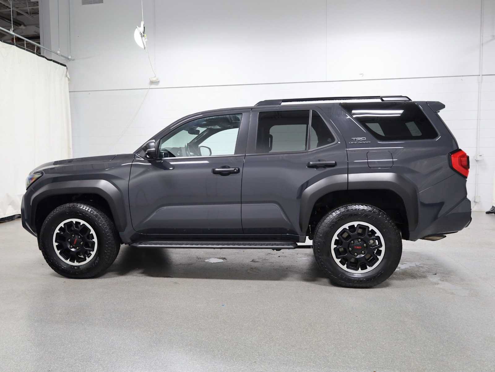 Used 2025 Toyota 4Runner TRD Off-Road Premium AWD/4WD image 2