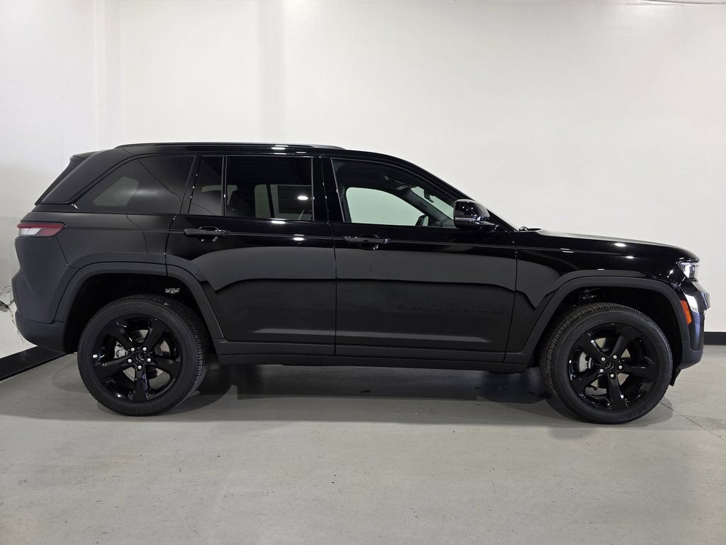 New 2025 Jeep Grand Cherokee Altitude AWD/4WD image 23