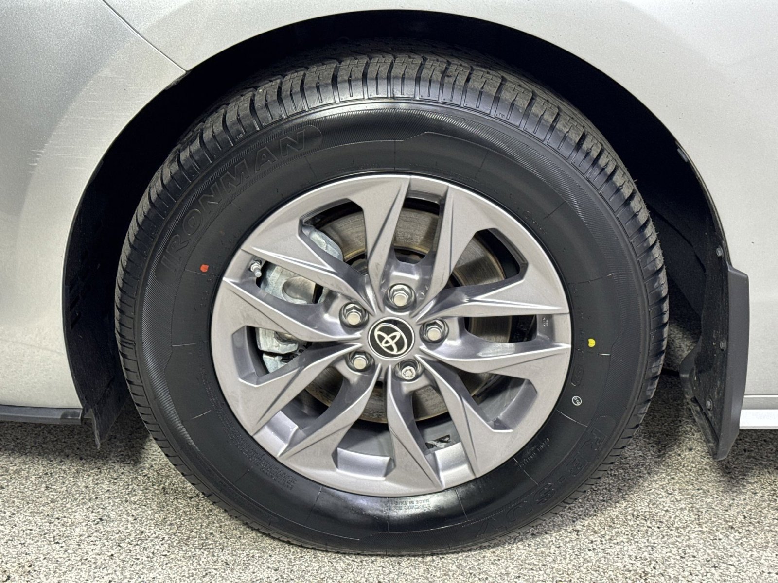 Used 2023 Toyota Sienna LE image 16