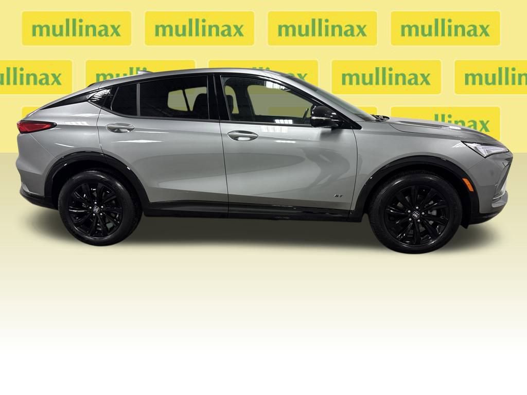 Used 2025 Buick Envista Sport Touring image 18