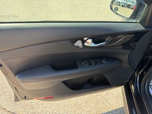 Used 2020 Kia Forte GT-Line w/ GT-Line Premium Package FWD image 11