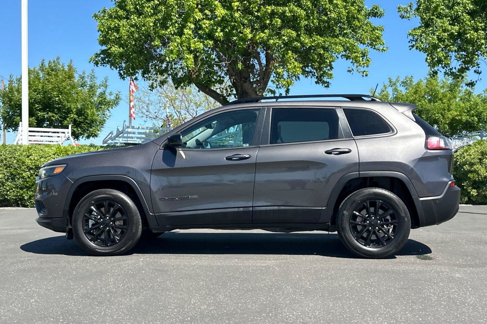 Used 2023 Jeep Cherokee Altitude Lux AWD/4WD image 7