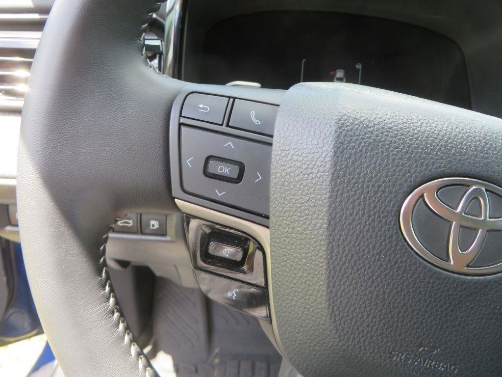 Used 2025 Toyota Camry SE FWD image 14