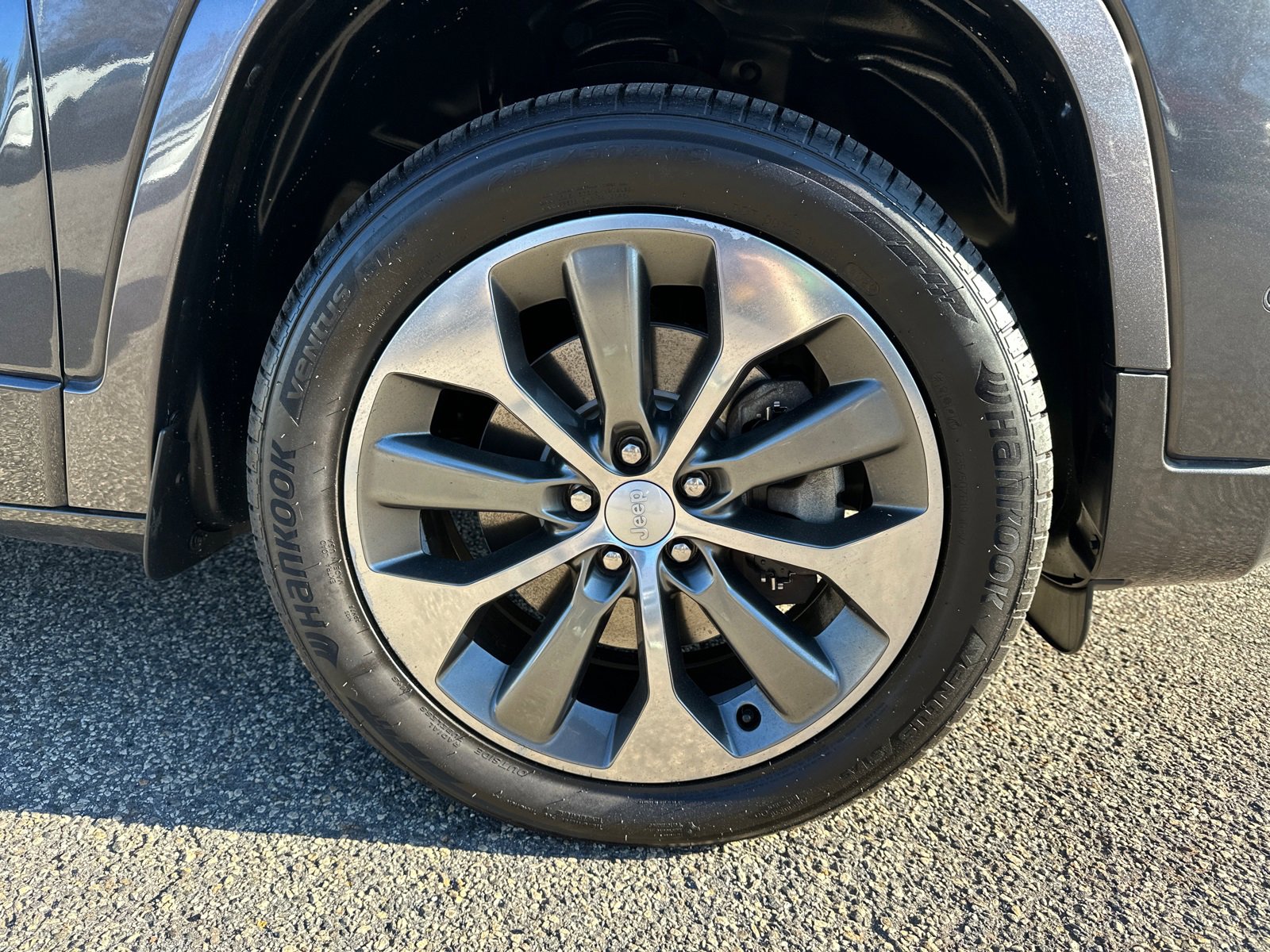 Used 2019 Jeep Cherokee Overland w/ Technology Group image 12