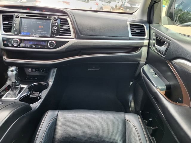 Used 2017 Toyota Highlander Limited w/ Carpet Mat Package AWD/4WD image 26