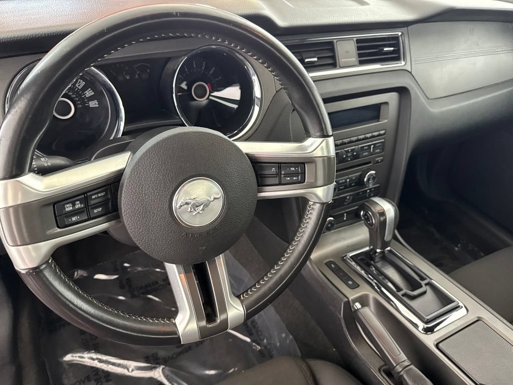 Used 2013 Ford Mustang Coupe RWD image 25