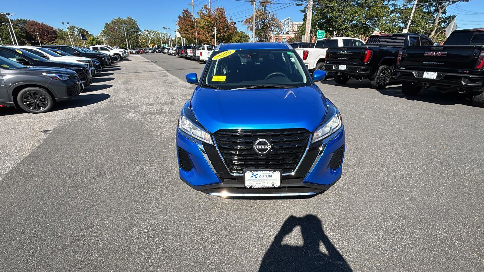 Used 2024 Nissan Kicks SV image 2