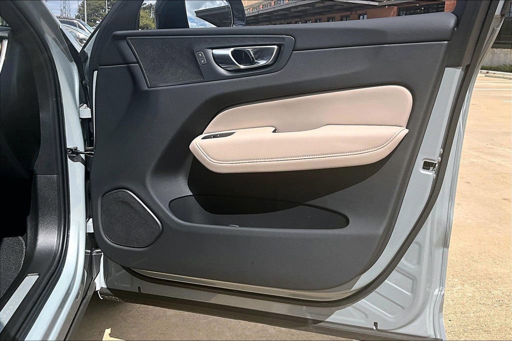 New 2026 Volvo XC60 B5 Plus w/ Protection Package Premier AWD/4WD image 14