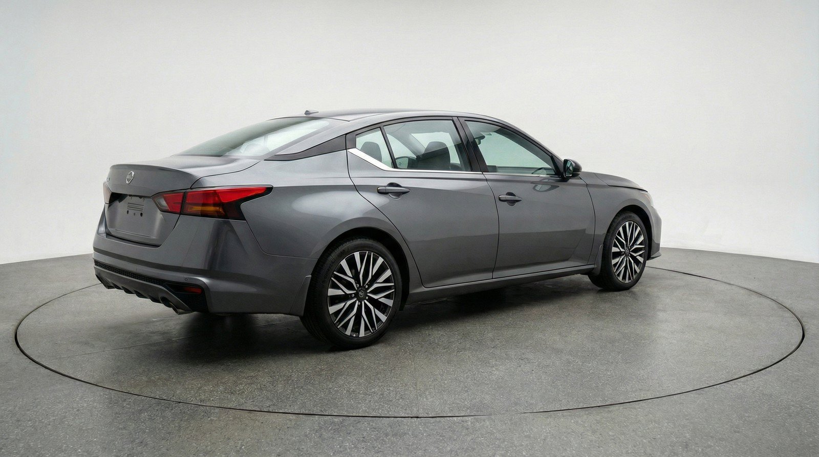 Used 2025 Nissan Altima 2.5 SV FWD image 9
