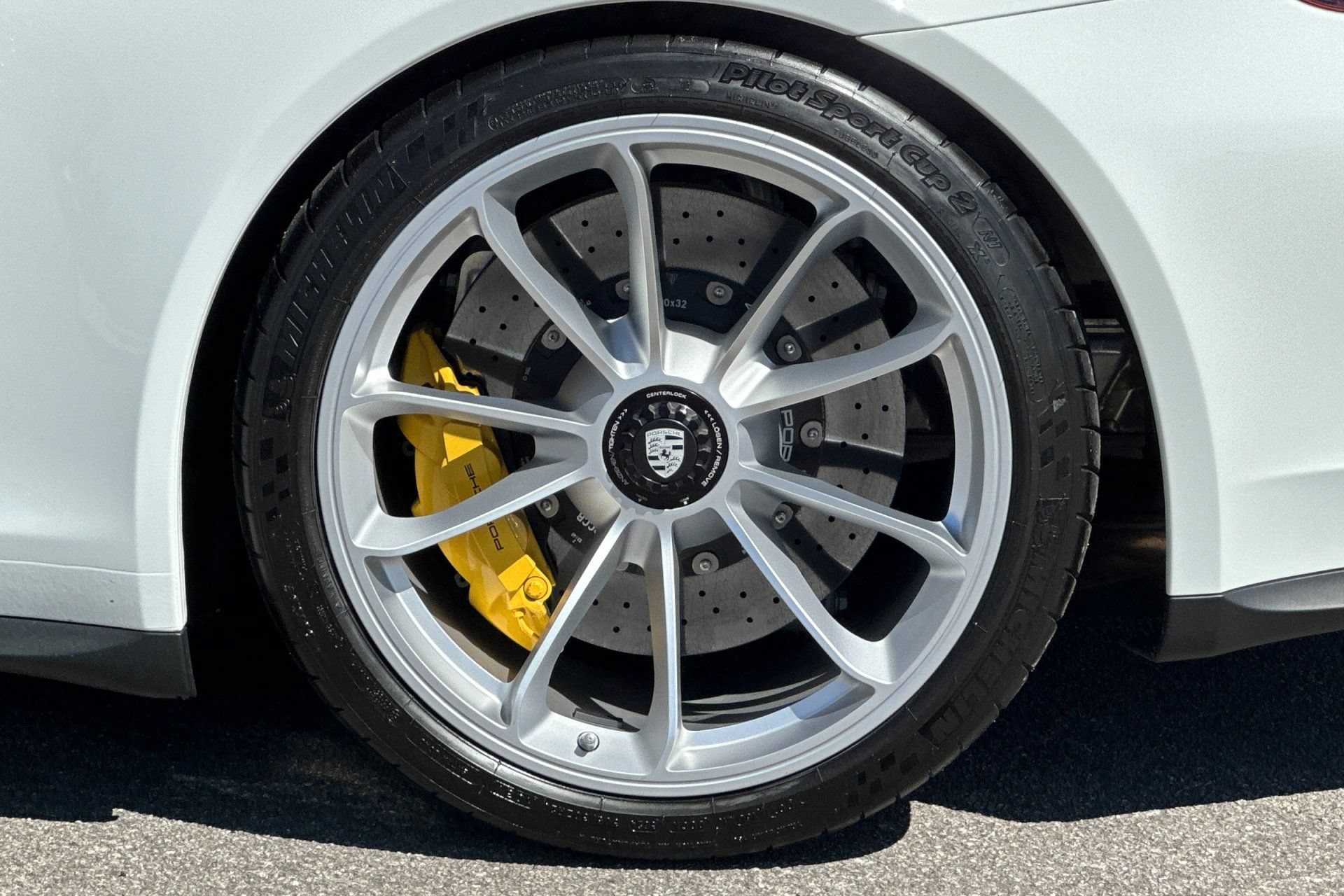 Certified 2016 Porsche 911 R RWD image 38