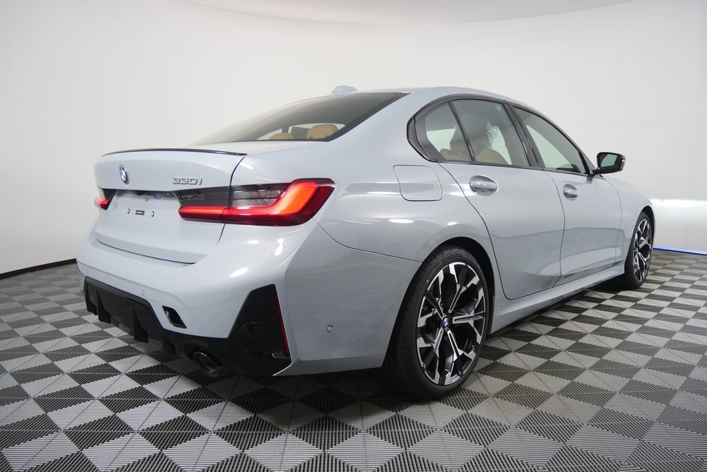 Used 2026 BMW 330i Sedan w/ M Sport Package RWD image 5