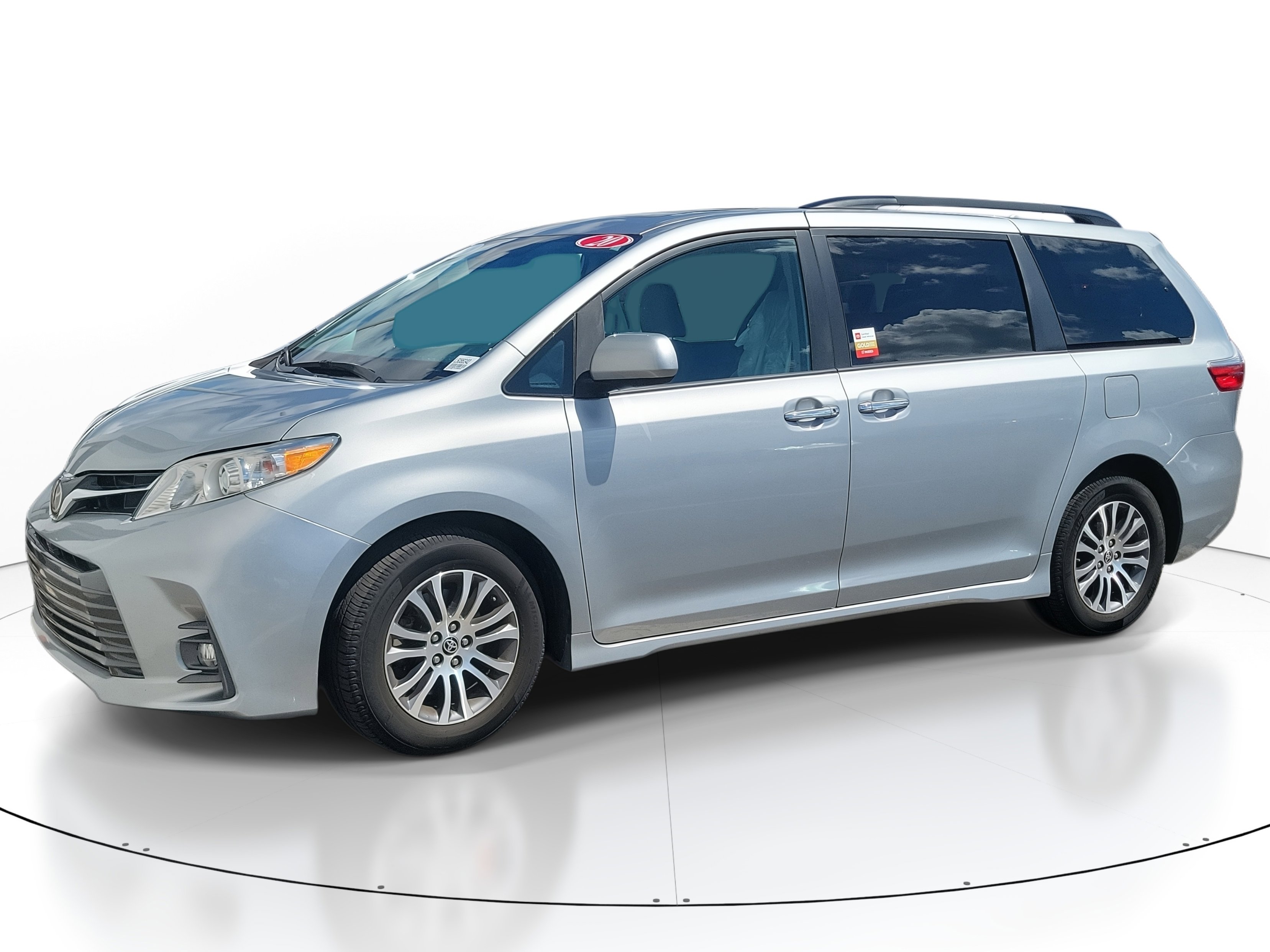 Used 2020 Toyota Sienna XLE image 2
